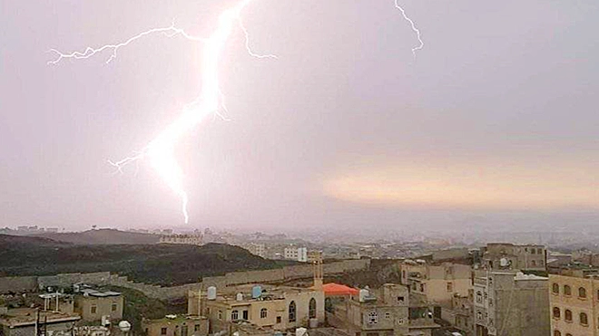لحج.. وفاة وإصابة 5 جنود بصاعقة رعدية